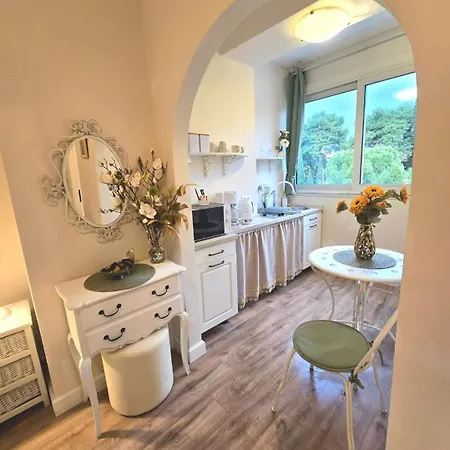 Suzy Apartment Split