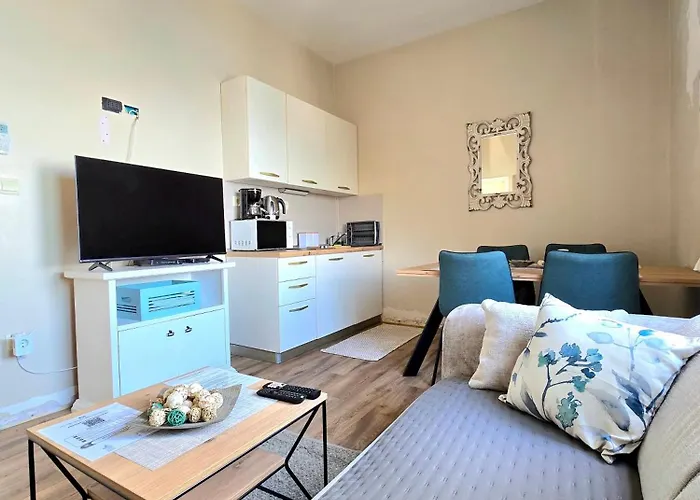 Suzy Apartment Split