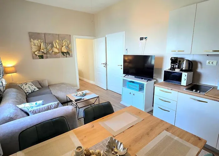 Suzy Apartment Split